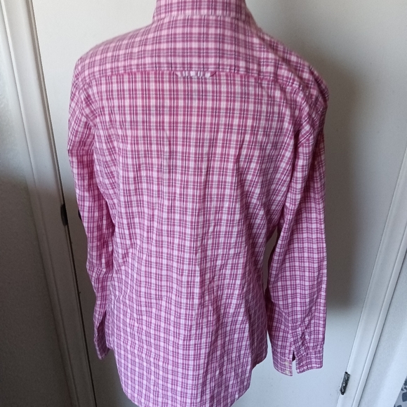 4/$25 Banana Republic Barbie Pink LS Buttonup - Picture 3 of 3